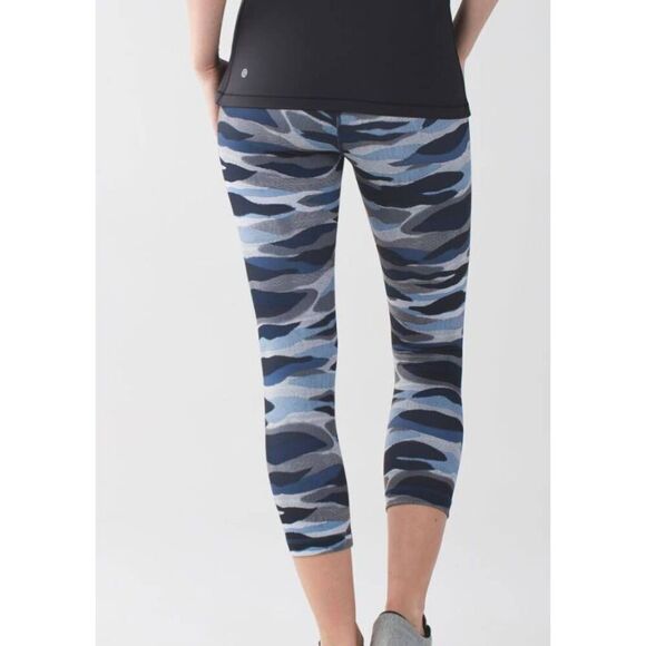 LULULEMON ATHLETICA Wunder Under Crop III "Full-On Luon" Size 4 - Picture 2 of 4